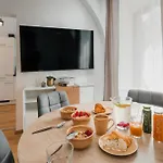 Noor - Golden Mood Or Cinema Luxe * Graz