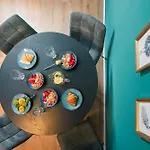 Apartment Noor - Golden Mood Or Cinema Luxe