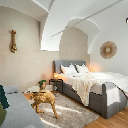 Apartment Noor - Golden Mood Or Cinema Luxe *