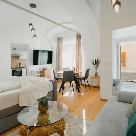 Noor - Golden Mood Or Cinema Luxe Graz