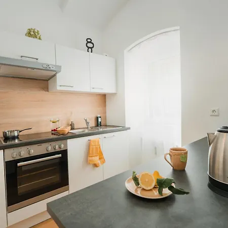 Apartment Noor - Golden Mood Or Cinema Luxe