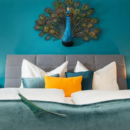 Noor - Golden Mood Or Cinema Luxe Graz